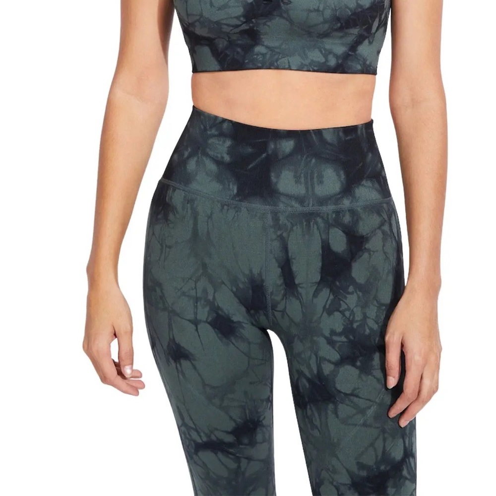 SoulCycle Interval Leggings In Urban Chic / Black Tie Dye